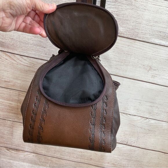 VINTAGE TOOLED LEATHER BACKPACK/SLING BAG‎ IN BROWN